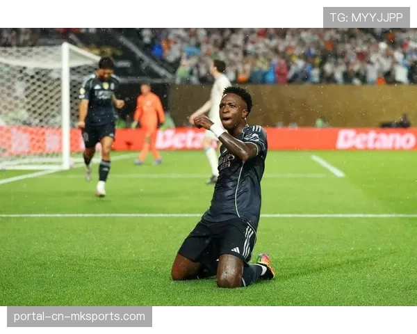 维尼修斯突破造点,吕迪格犯规染红下场引发双方冲突 维尼修斯突破造点,吕迪格犯规染红下场引发双方冲突