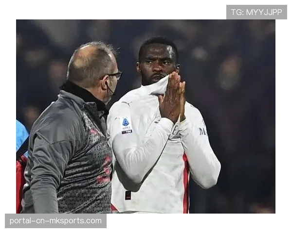 官方：AC米兰后卫托莫里成功接受手术，预计伤缺六个月